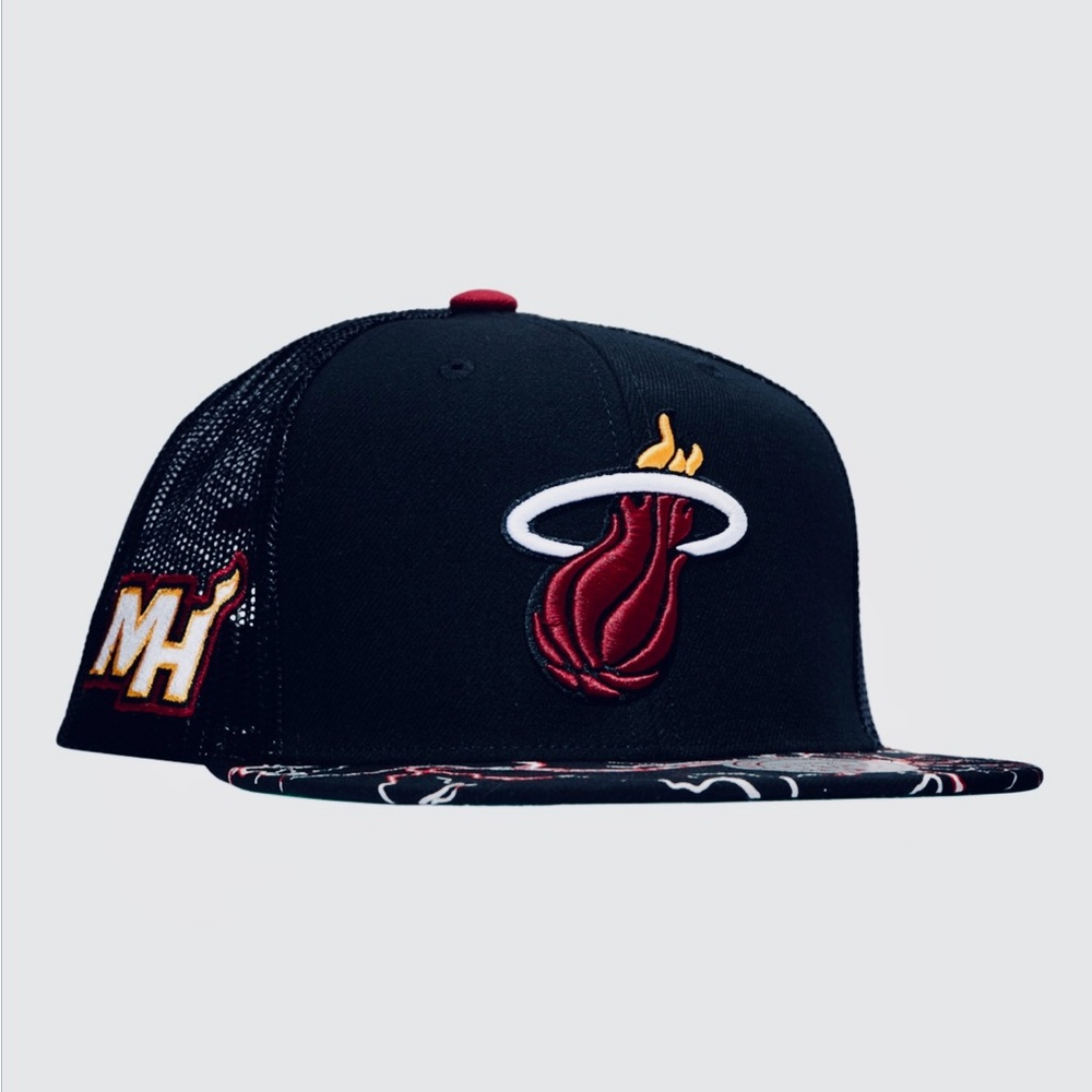 Mitchell & Ness Black and Red Miami Heat Snapback